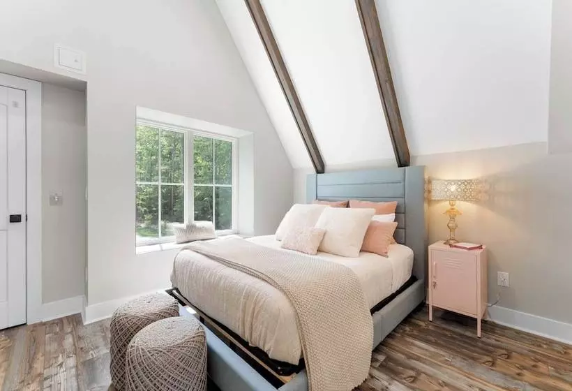 Take It To The Bank! By Avantstay New Pool + Hot Tub Sleeps 16