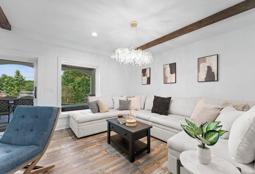 Take It To The Bank! By Avantstay New Pool + Hot Tub Sleeps 16