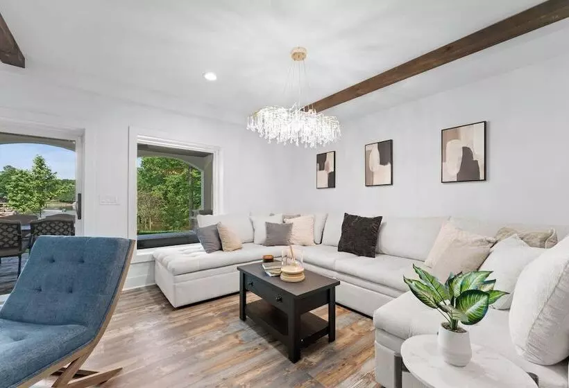 Take It To The Bank! By Avantstay New Pool + Hot Tub Sleeps 16