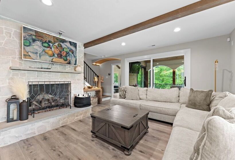 Take It To The Bank! By Avantstay New Pool + Hot Tub Sleeps 16