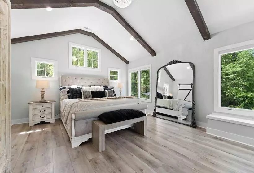 Take It To The Bank! By Avantstay New Pool + Hot Tub Sleeps 16