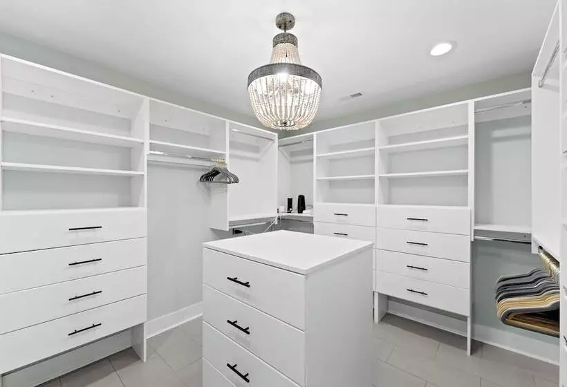 Take It To The Bank! By Avantstay New Pool + Hot Tub Sleeps 16