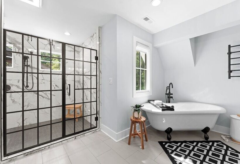 Take It To The Bank! By Avantstay New Pool + Hot Tub Sleeps 16