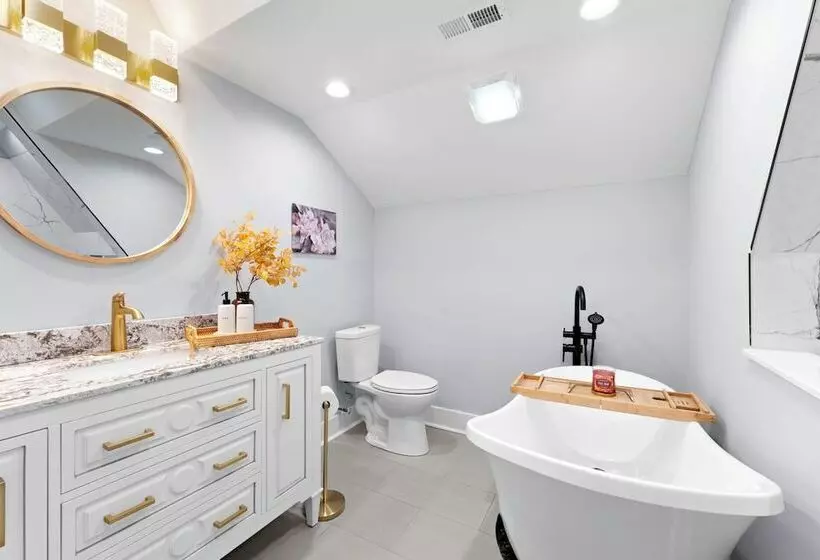 Take It To The Bank! By Avantstay New Pool + Hot Tub Sleeps 16