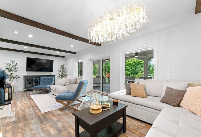 Take It To The Bank! By Avantstay New Pool + Hot Tub Sleeps 16