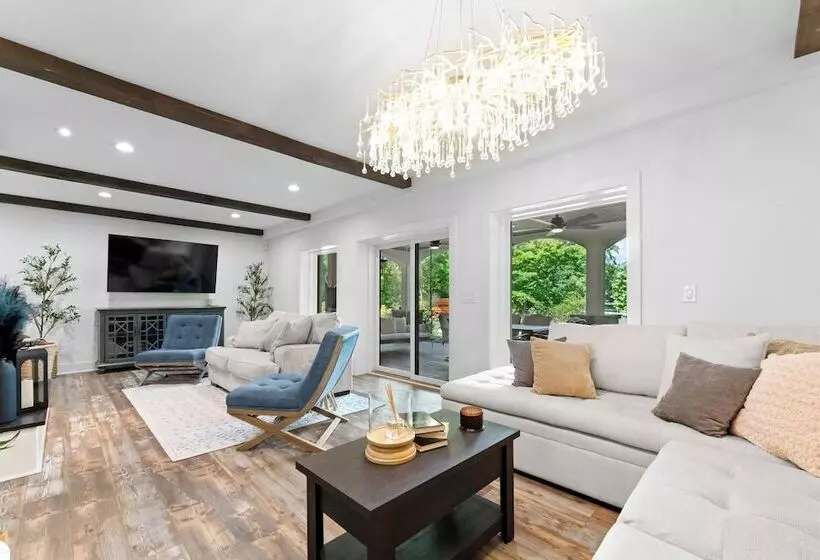 Take It To The Bank! By Avantstay New Pool + Hot Tub Sleeps 16