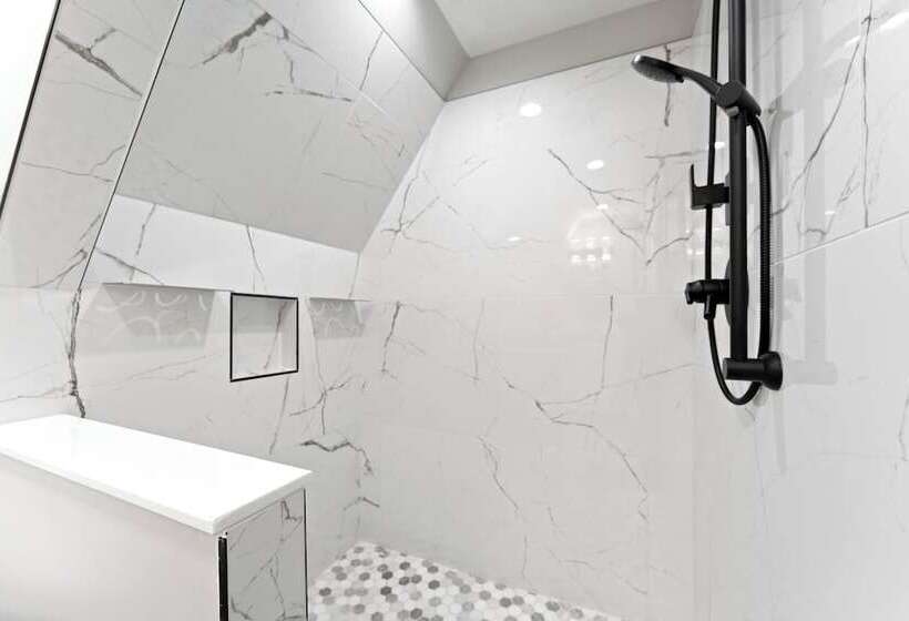 Take It To The Bank! By Avantstay New Pool + Hot Tub Sleeps 16