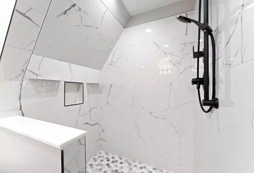 Take It To The Bank! By Avantstay New Pool + Hot Tub Sleeps 16