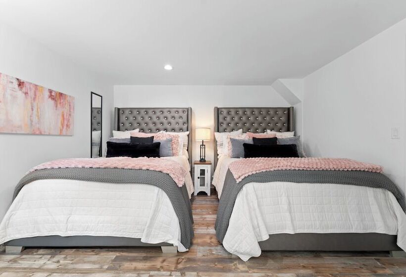 Take It To The Bank! By Avantstay New Pool + Hot Tub Sleeps 16