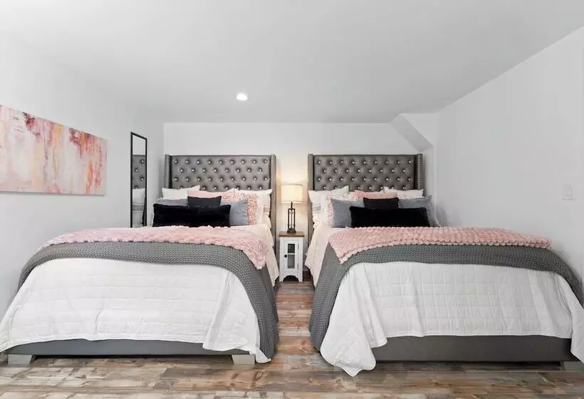 Take It To The Bank! By Avantstay New Pool + Hot Tub Sleeps 16