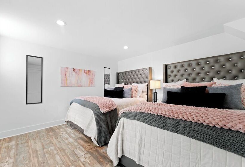 Take It To The Bank! By Avantstay New Pool + Hot Tub Sleeps 16