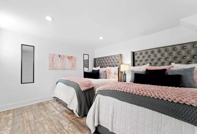 Take It To The Bank! By Avantstay New Pool + Hot Tub Sleeps 16