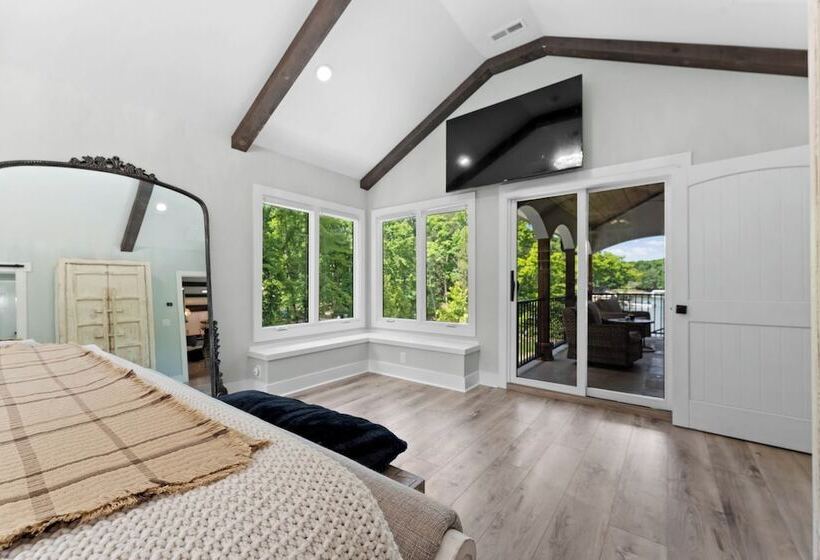 Take It To The Bank! By Avantstay New Pool + Hot Tub Sleeps 16