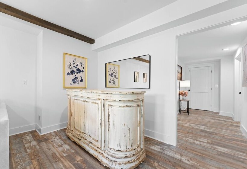 Take It To The Bank! By Avantstay New Pool + Hot Tub Sleeps 16