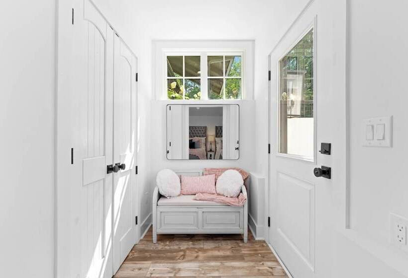 Take It To The Bank! By Avantstay New Pool + Hot Tub Sleeps 16