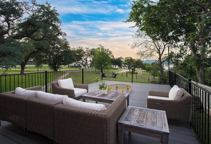Travis By Avantstay Waterfront Lake Retreat