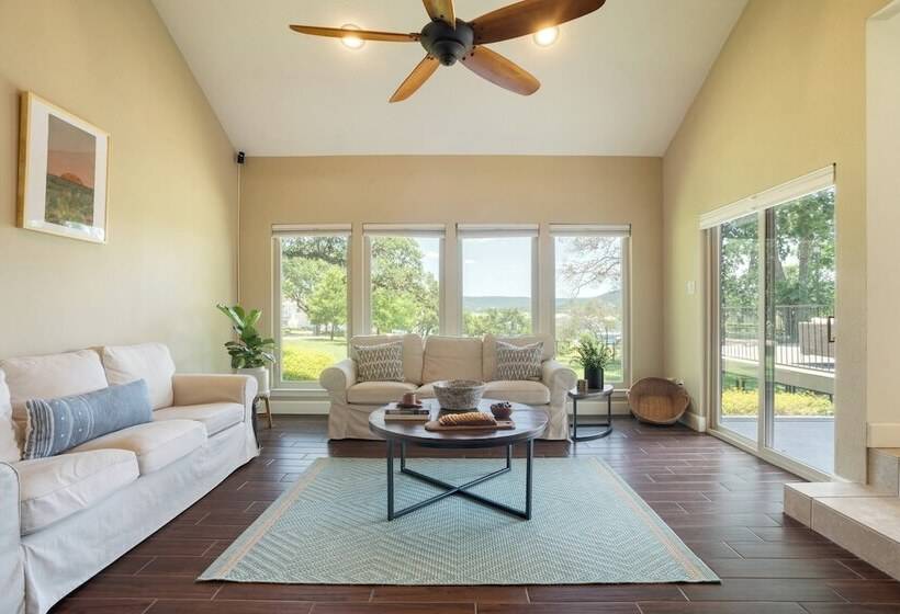 Travis By Avantstay Waterfront Lake Retreat