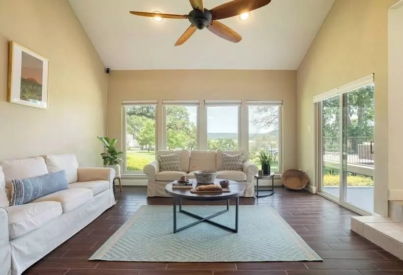 Travis By Avantstay Waterfront Lake Retreat
