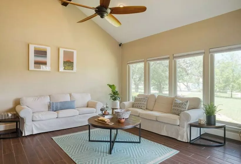 Travis By Avantstay Waterfront Lake Retreat