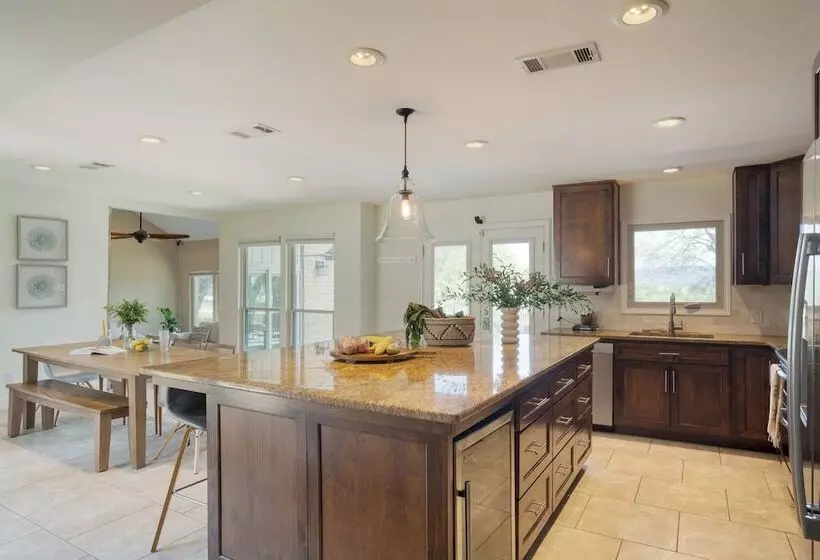 Travis By Avantstay Waterfront Lake Retreat