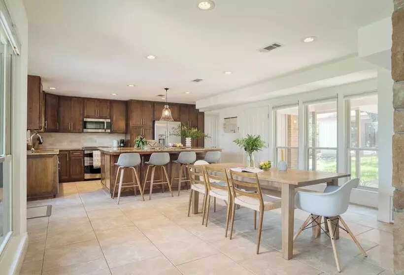 Travis By Avantstay Waterfront Lake Retreat