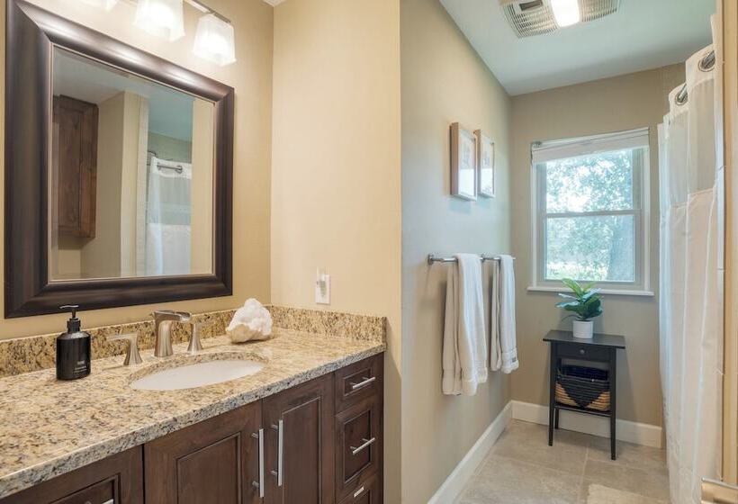 Travis By Avantstay Waterfront Lake Retreat