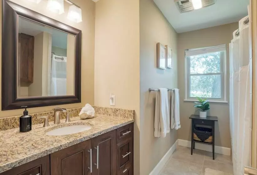 Travis By Avantstay Waterfront Lake Retreat