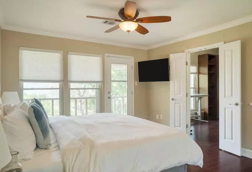 Travis By Avantstay Waterfront Lake Retreat