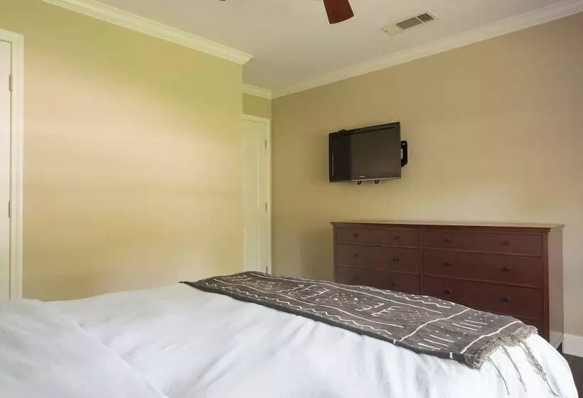 Travis By Avantstay Waterfront Lake Retreat