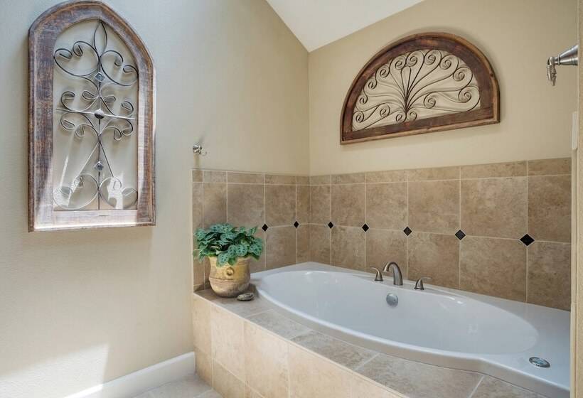 Travis By Avantstay Waterfront Lake Retreat