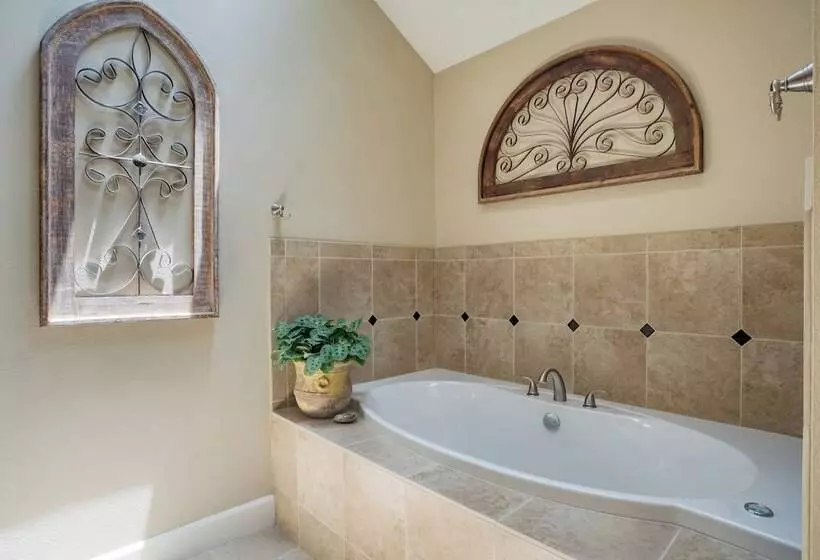 Travis By Avantstay Waterfront Lake Retreat