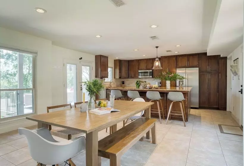 Travis By Avantstay Waterfront Lake Retreat