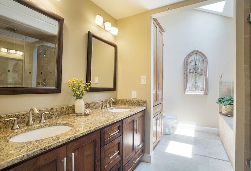 Travis By Avantstay Waterfront Lake Retreat