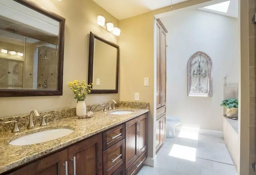 Travis By Avantstay Waterfront Lake Retreat