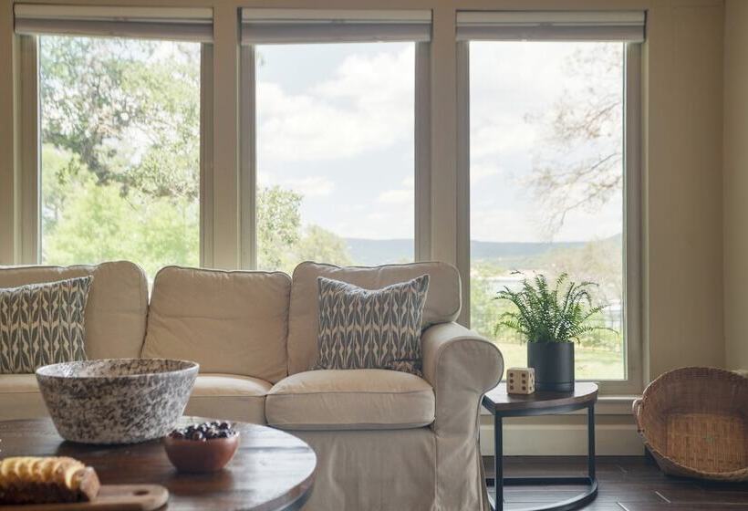 Travis By Avantstay Waterfront Lake Retreat