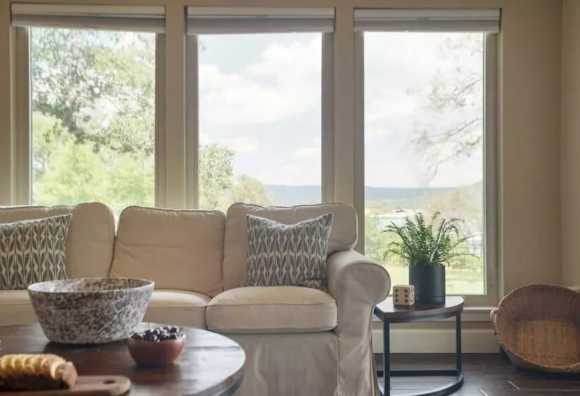 Travis By Avantstay Waterfront Lake Retreat