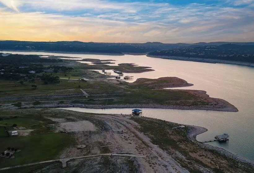 Travis By Avantstay Waterfront Lake Retreat