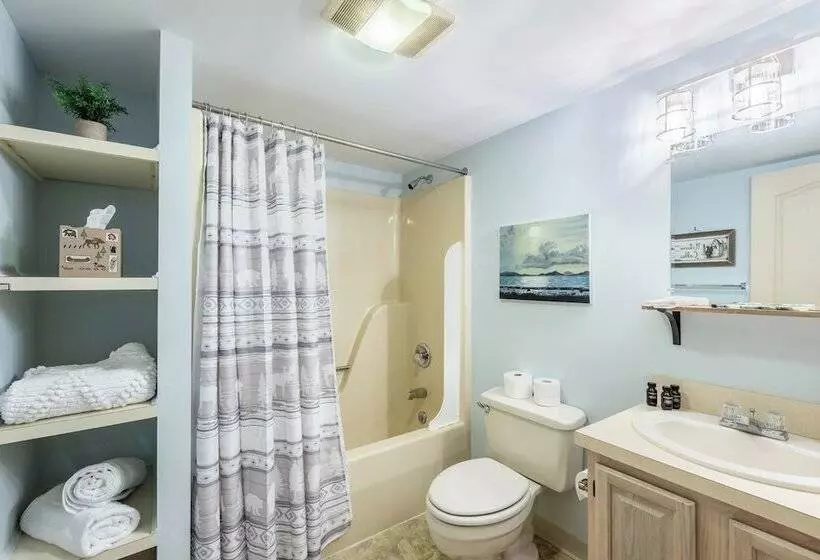 Twin Waters By Avantstay Patio + Pool Table