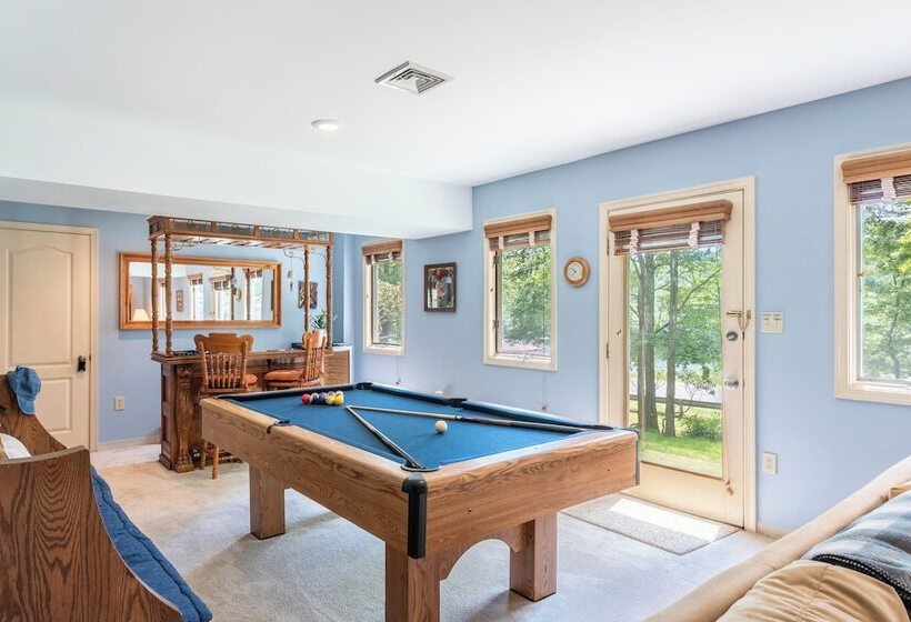 Twin Waters By Avantstay Patio + Pool Table