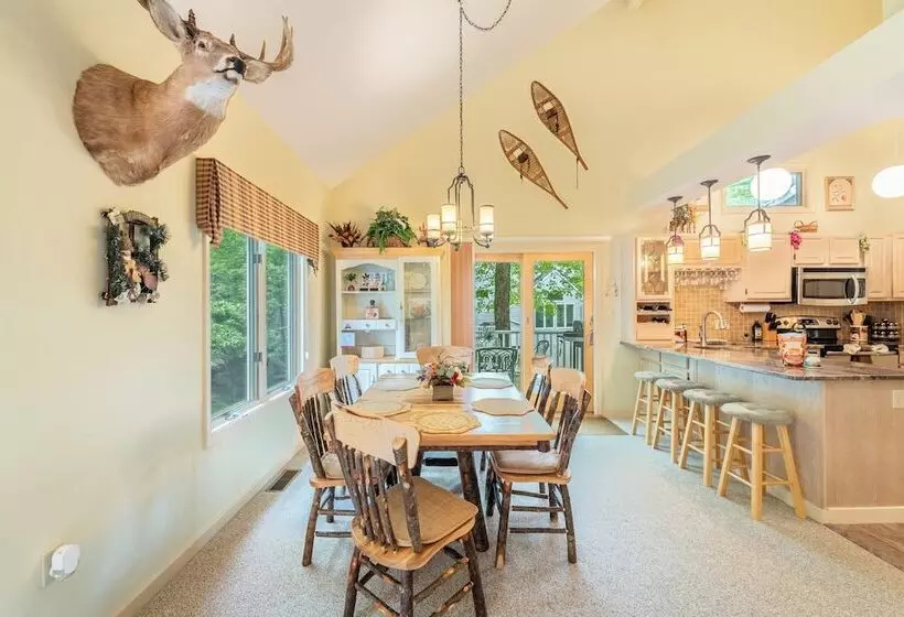 Twin Waters By Avantstay Patio + Pool Table