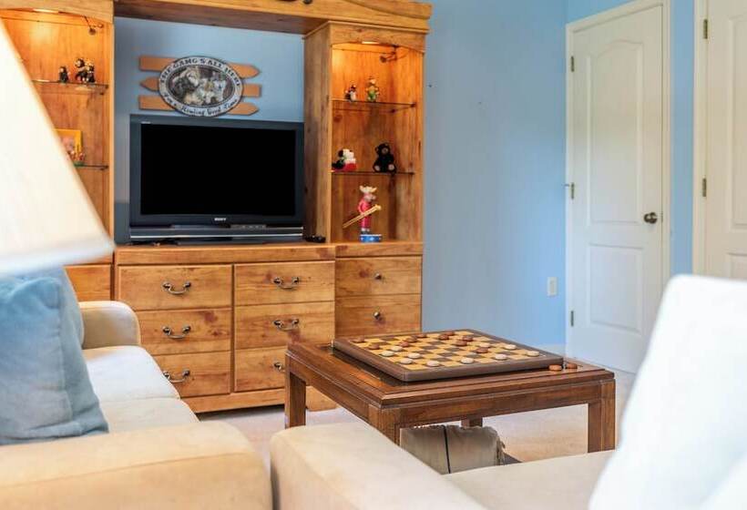 Twin Waters By Avantstay Patio + Pool Table