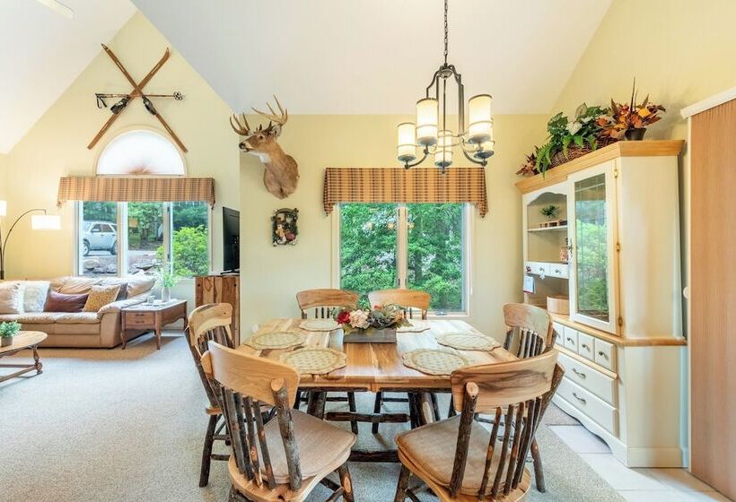 Twin Waters By Avantstay Patio + Pool Table