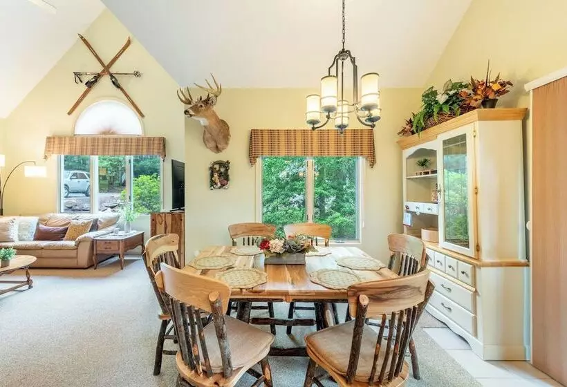 Twin Waters By Avantstay Patio + Pool Table