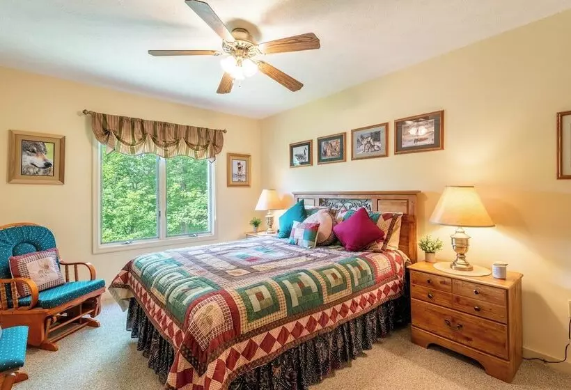 Twin Waters By Avantstay Patio + Pool Table