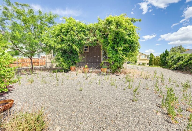 West Richland Home W/ Large Yard: Near Wineries!