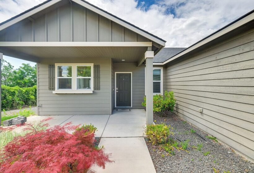 West Richland Home W/ Large Yard: Near Wineries!