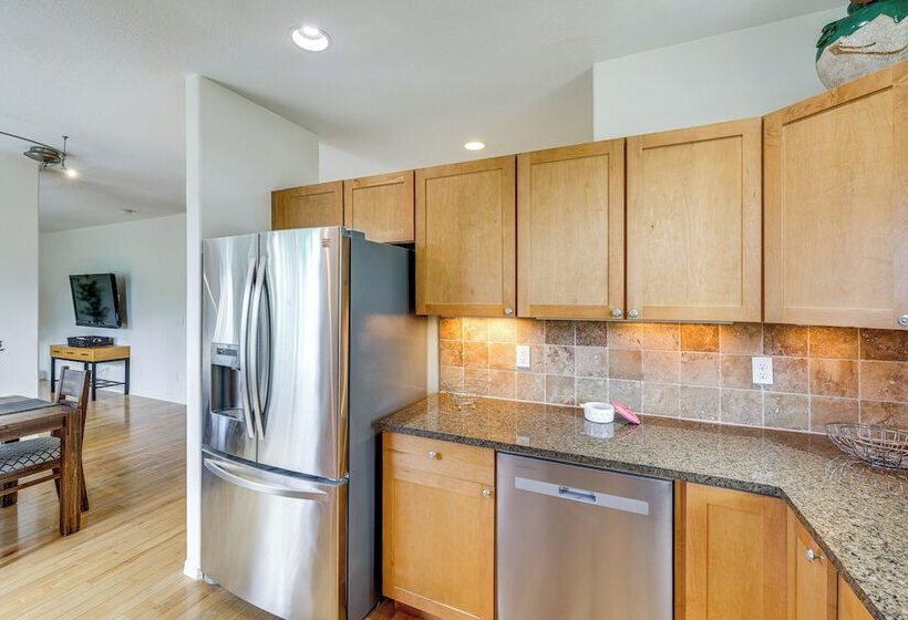 West Richland Home W/ Large Yard: Near Wineries!