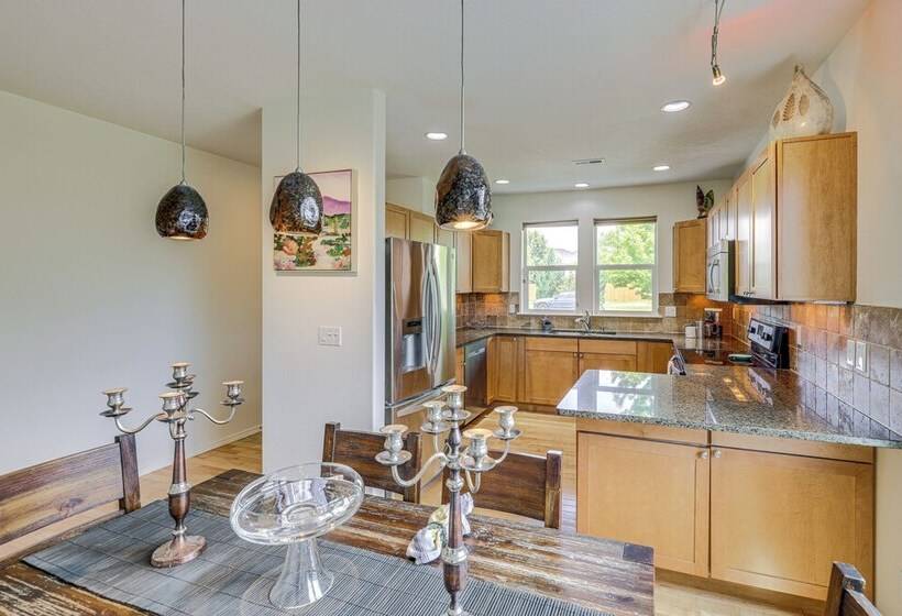 West Richland Home W/ Large Yard: Near Wineries!