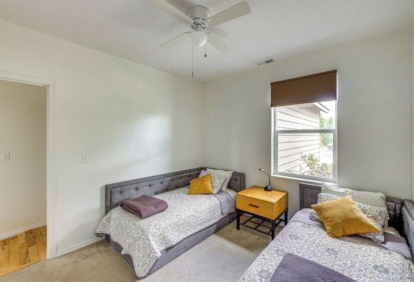 West Richland Home W/ Large Yard: Near Wineries!