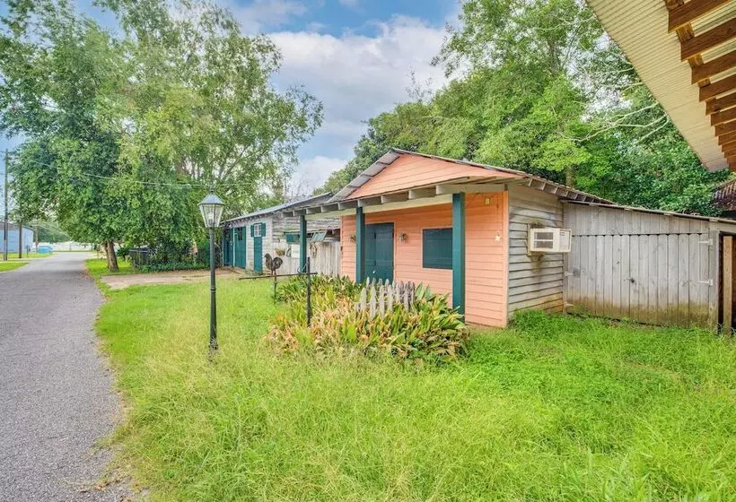 Whimsical New Roads Home < 1 Mi To Main Street!